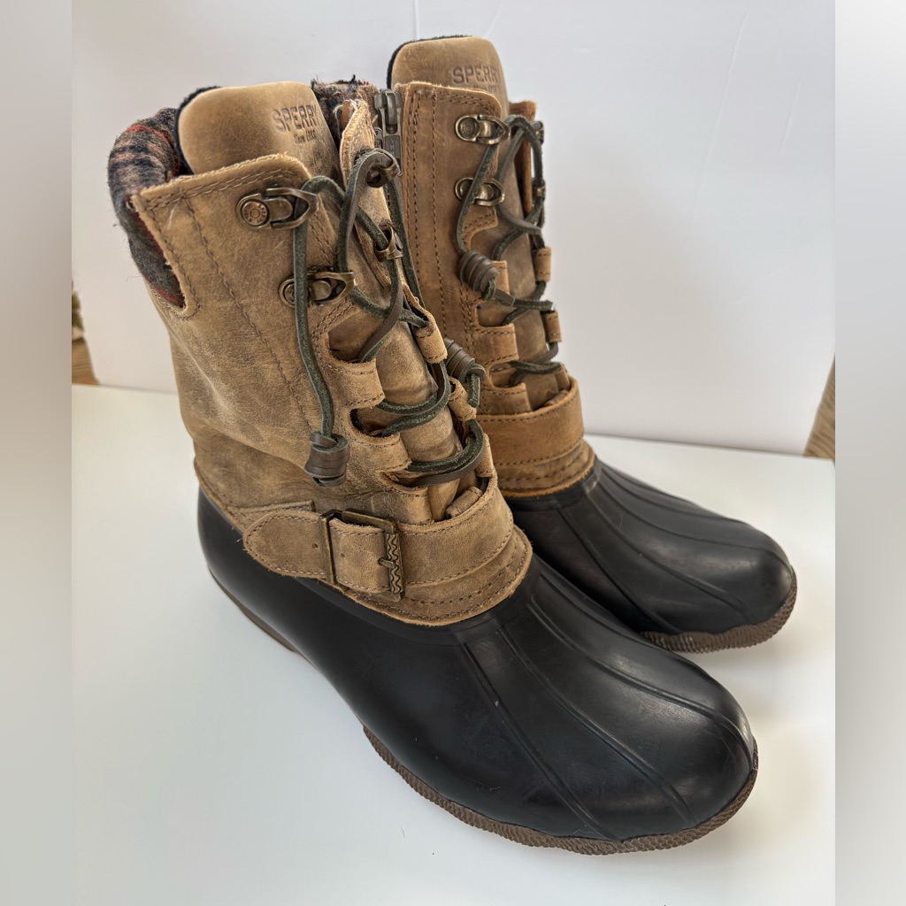 Sperry Women’s Brown Suede And Dark Gray Waterproof Duck Boots Size 7.5
